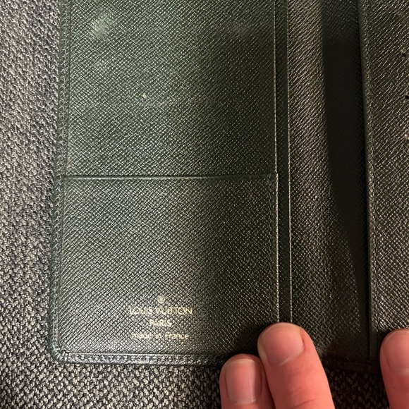 Louis Vuitton Porte Valeurs Taiga Leather Green Bifold Wallet - Unisex - Picture 4 of 13